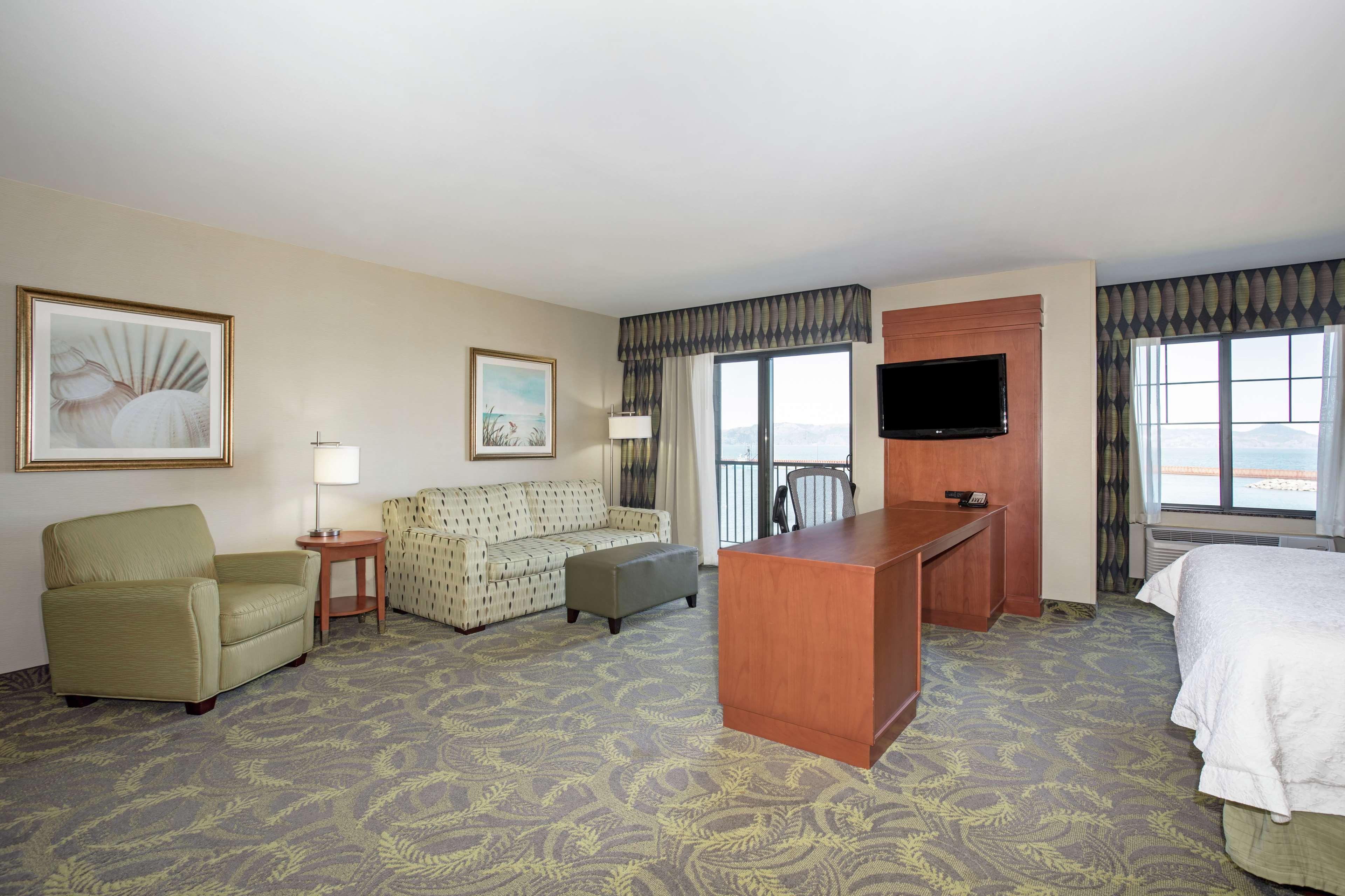Hampton Inn & Suites Astoria Eksteriør bilde