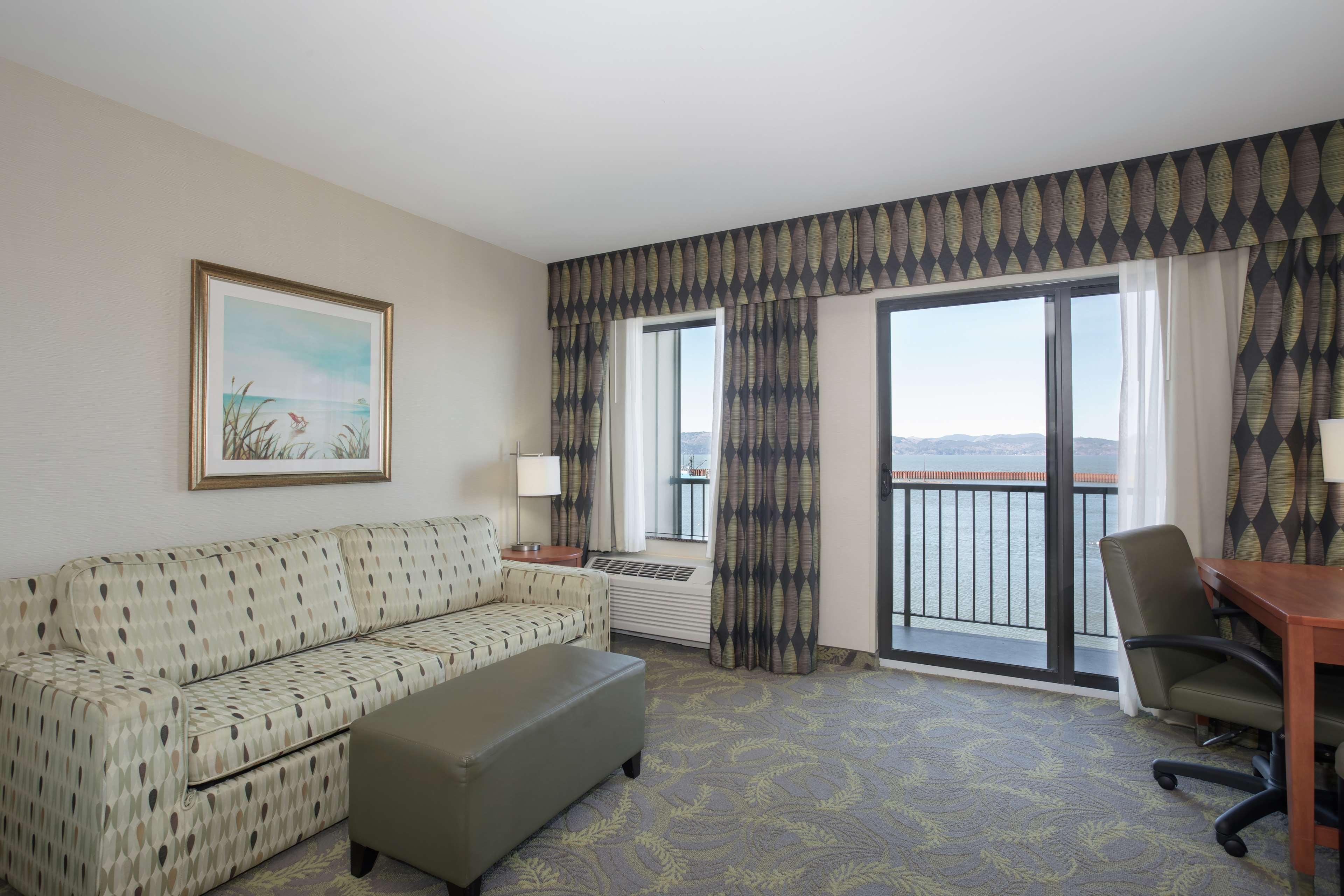 Hampton Inn & Suites Astoria Eksteriør bilde