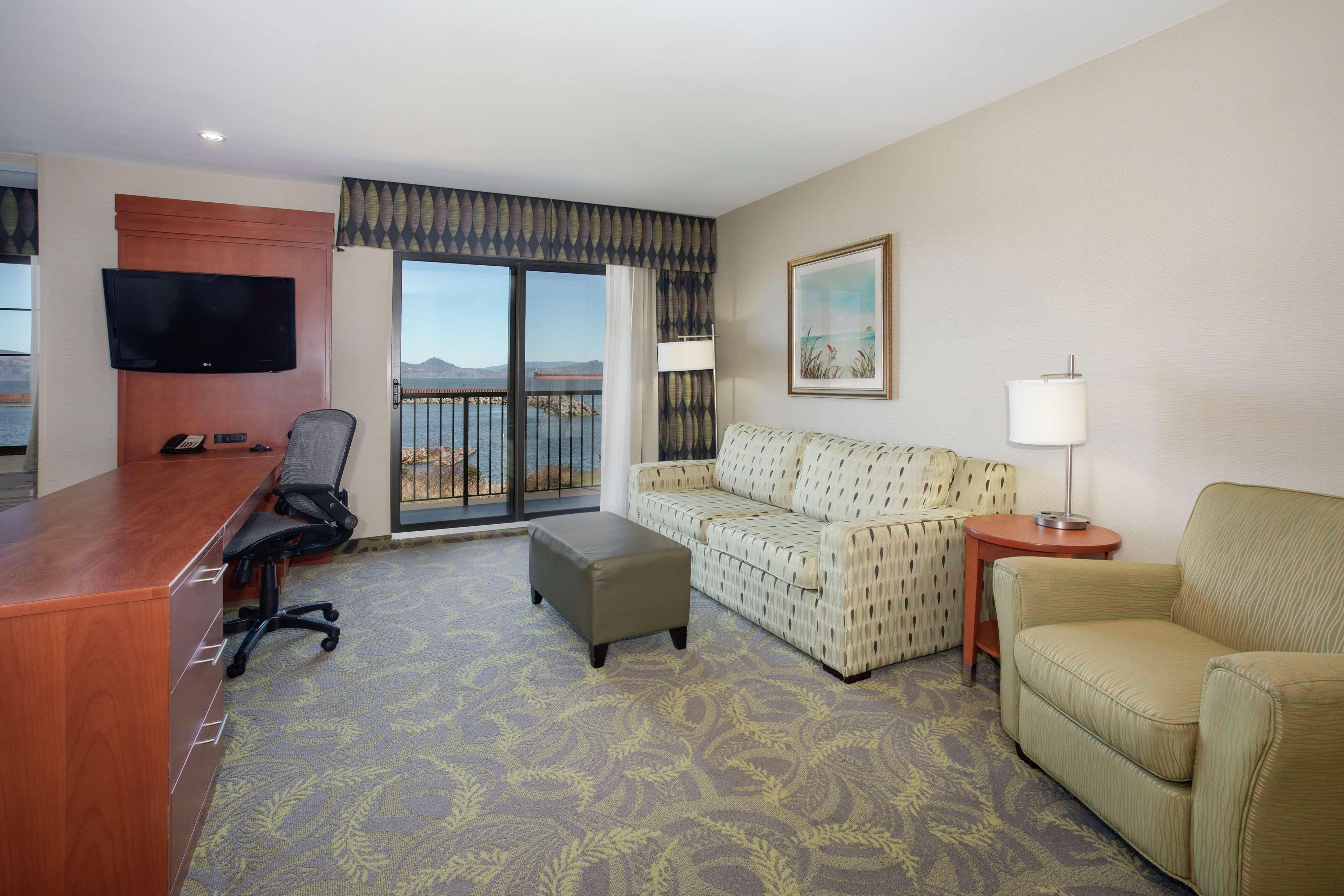 Hampton Inn & Suites Astoria Eksteriør bilde