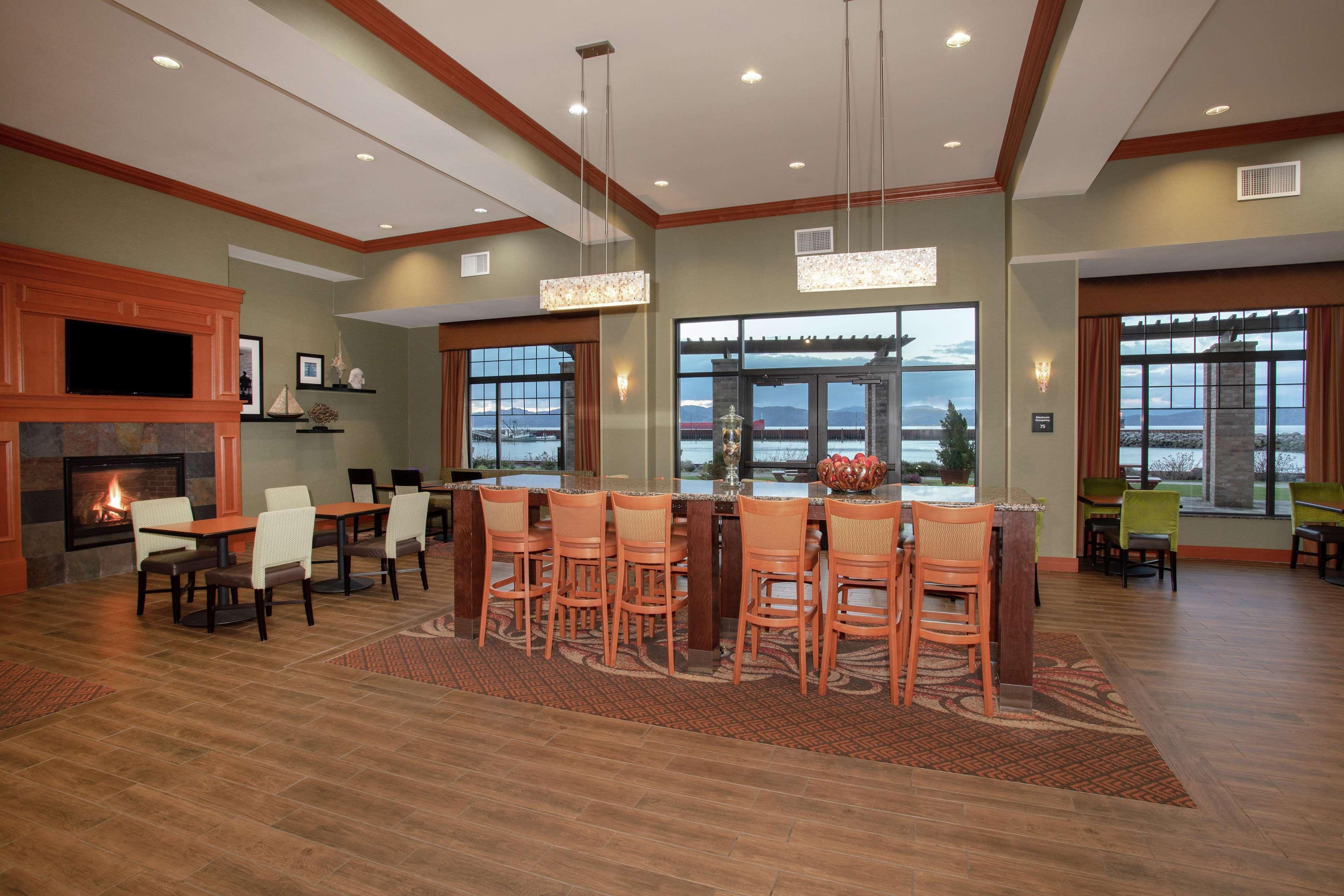 Hampton Inn & Suites Astoria Eksteriør bilde