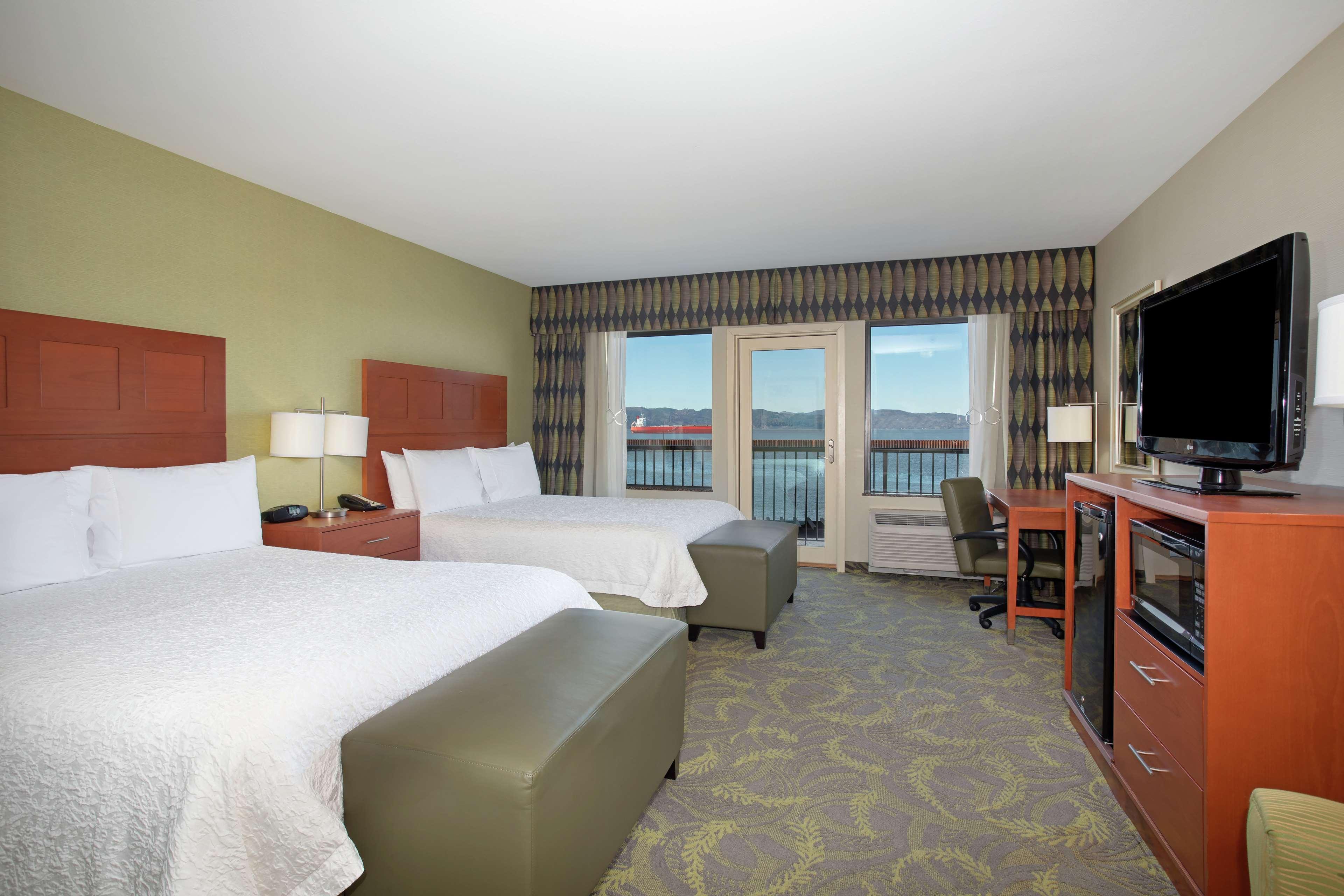 Hampton Inn & Suites Astoria Eksteriør bilde