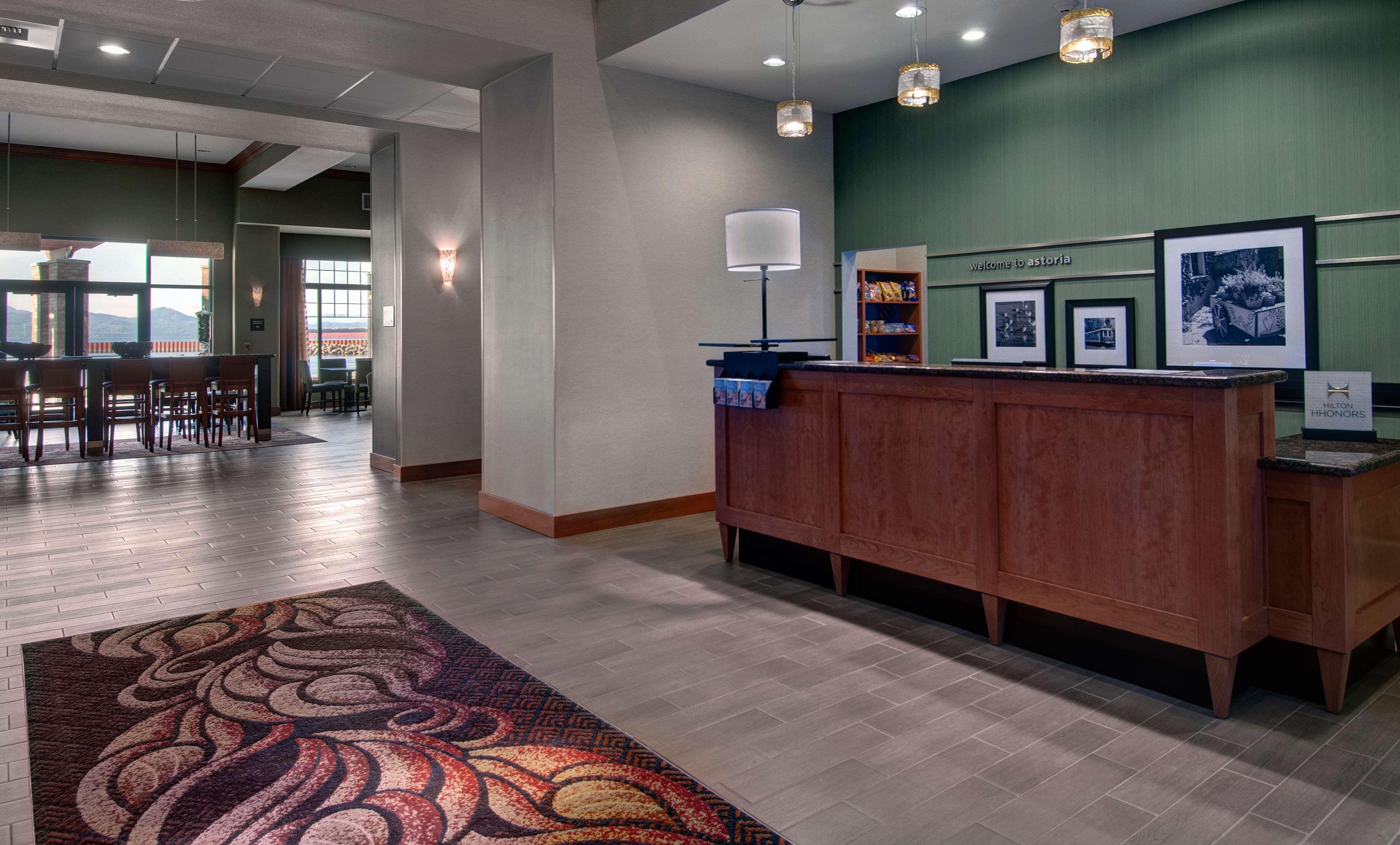 Hampton Inn & Suites Astoria Eksteriør bilde