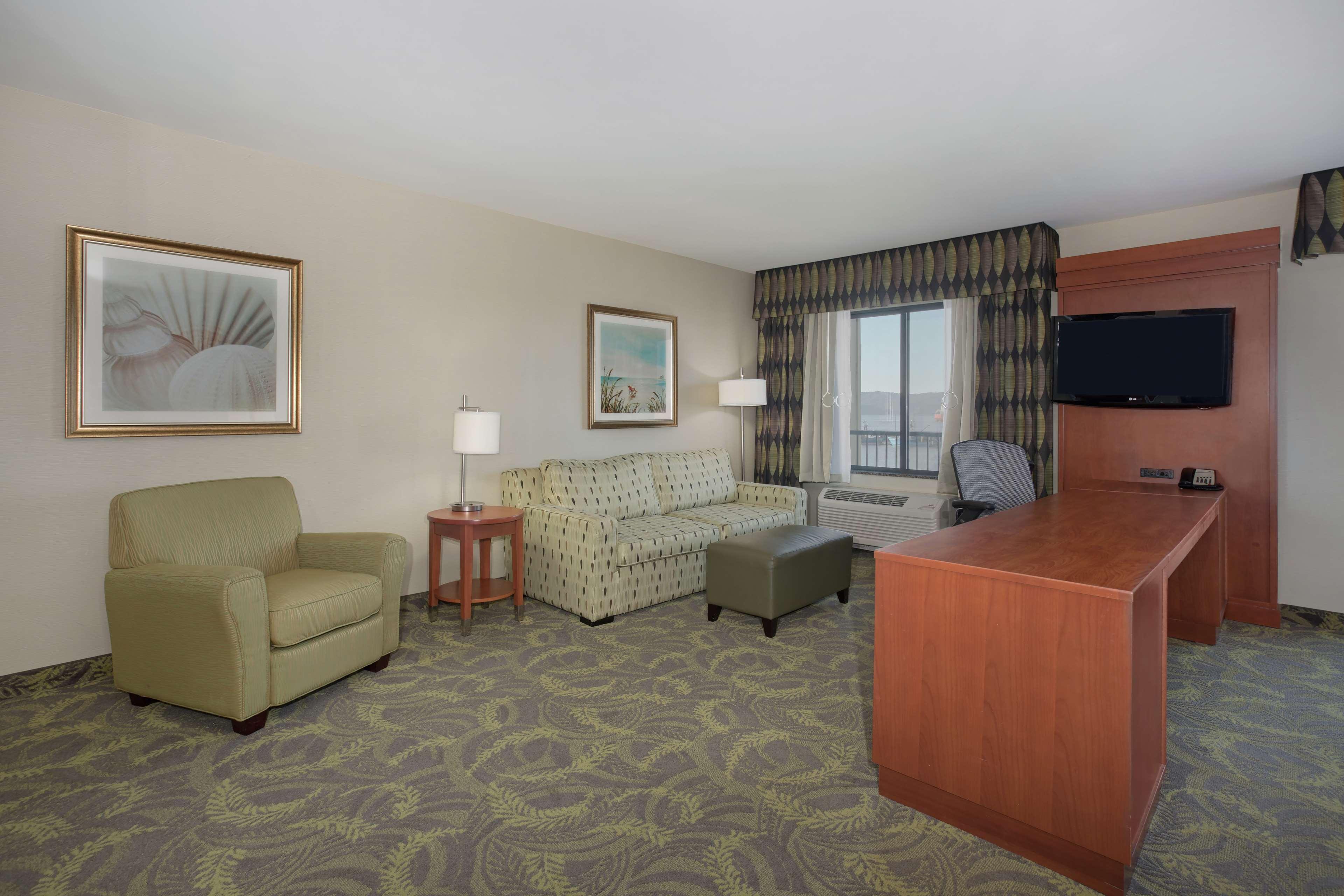 Hampton Inn & Suites Astoria Eksteriør bilde